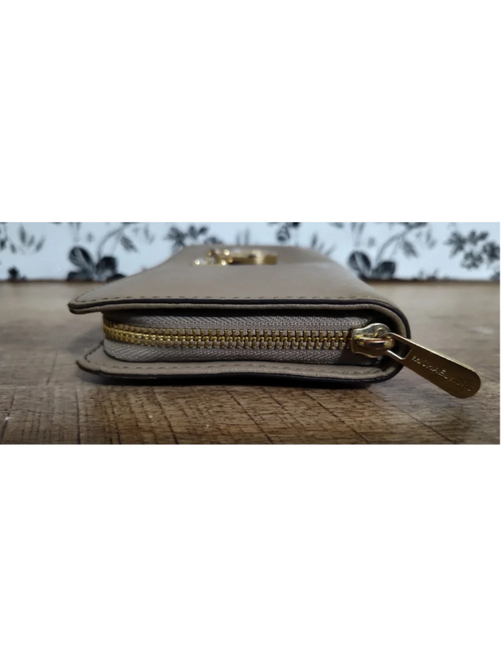Women's Michael Kors Wallet One Size Beige Gold